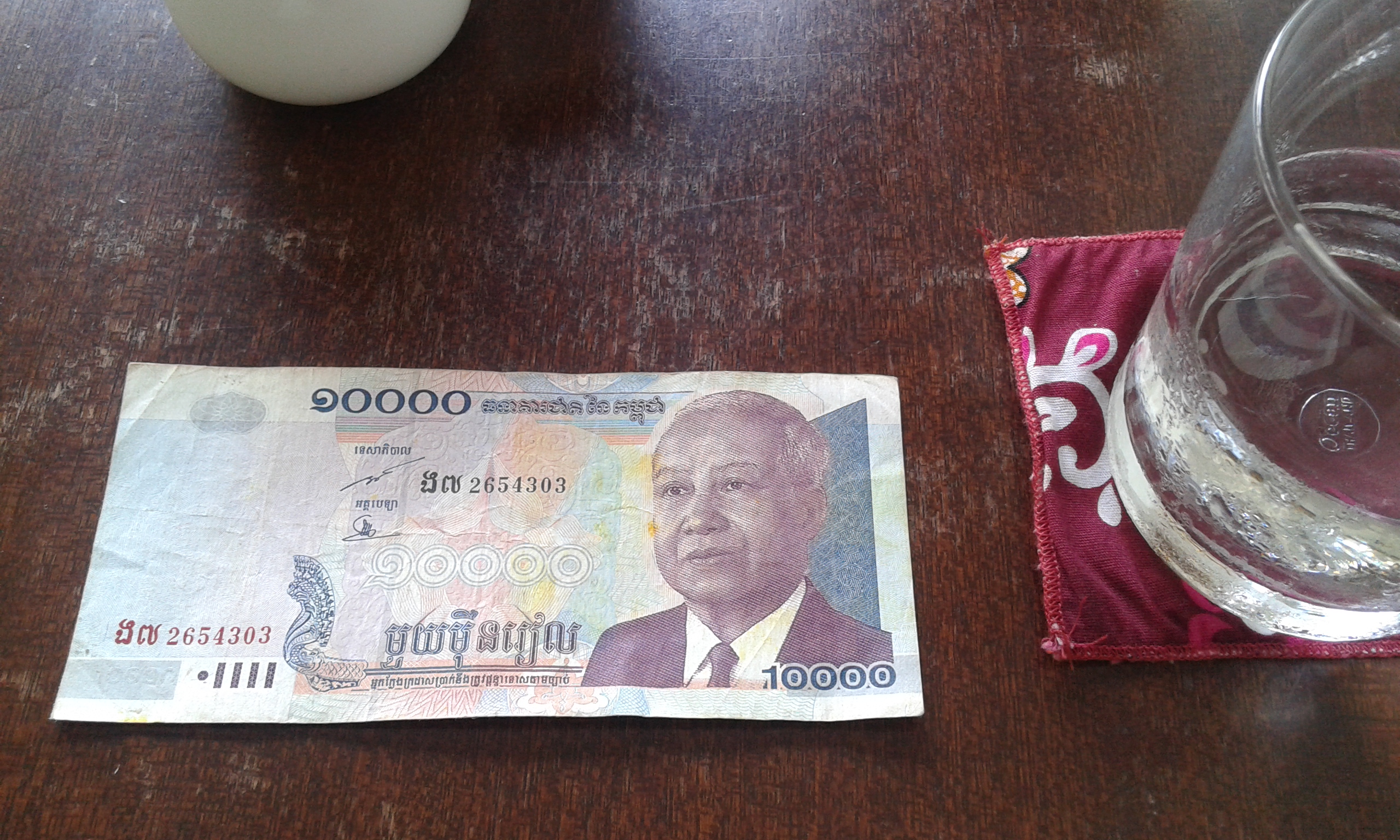 10000 Riels, yang saya dapatkan dari sopir TukTuk.